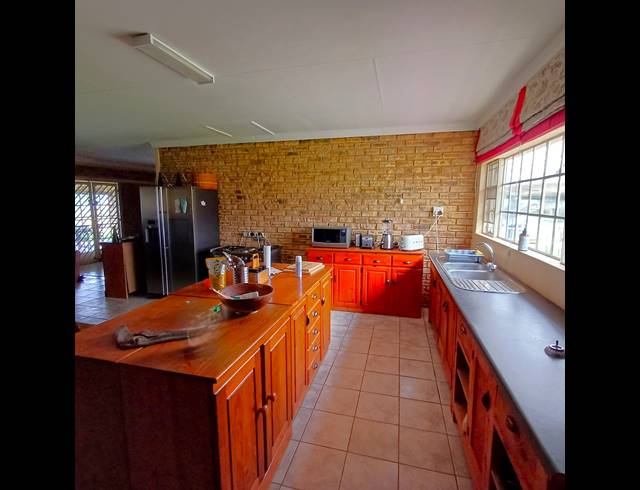 4.60HA FARM FOR SALE IN HARTBEESFONTEIN AH